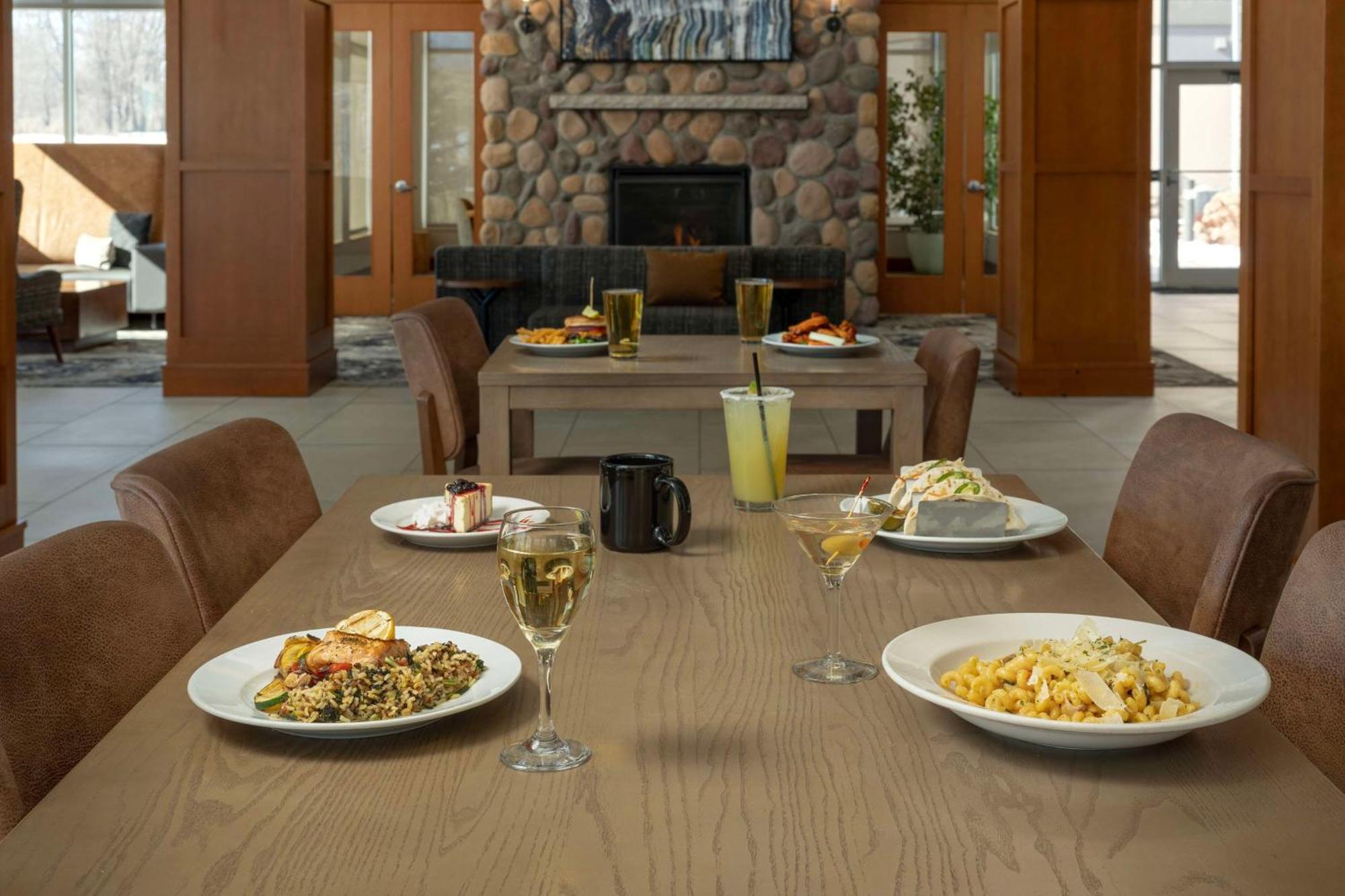 Hilton Garden Inn Cedar Falls Conference Center Εξωτερικό φωτογραφία